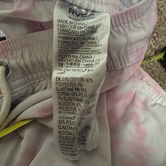 RVCA pinks the dye large swim trunks - Picture 2 of 4